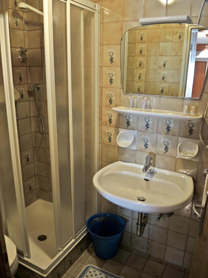 Garni Gabrieli Bed & Breakfast Корвара ин Бадия Стая снимка