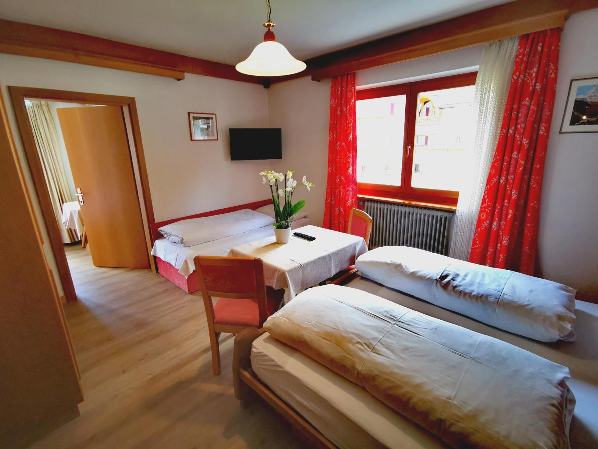 Garni Gabrieli Bed & Breakfast Корвара ин Бадия Стая снимка
