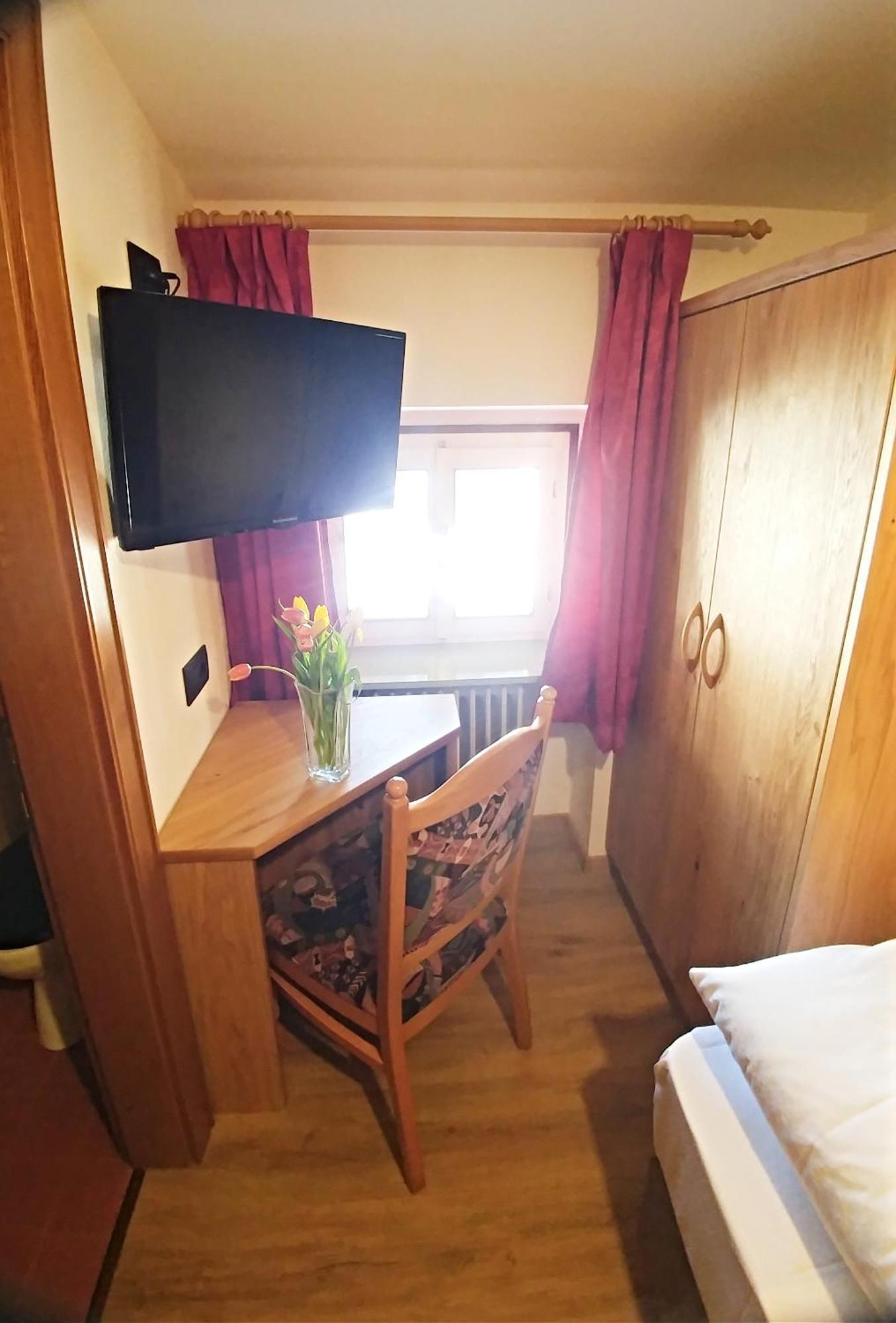 Garni Gabrieli Bed & Breakfast Корвара ин Бадия Стая снимка