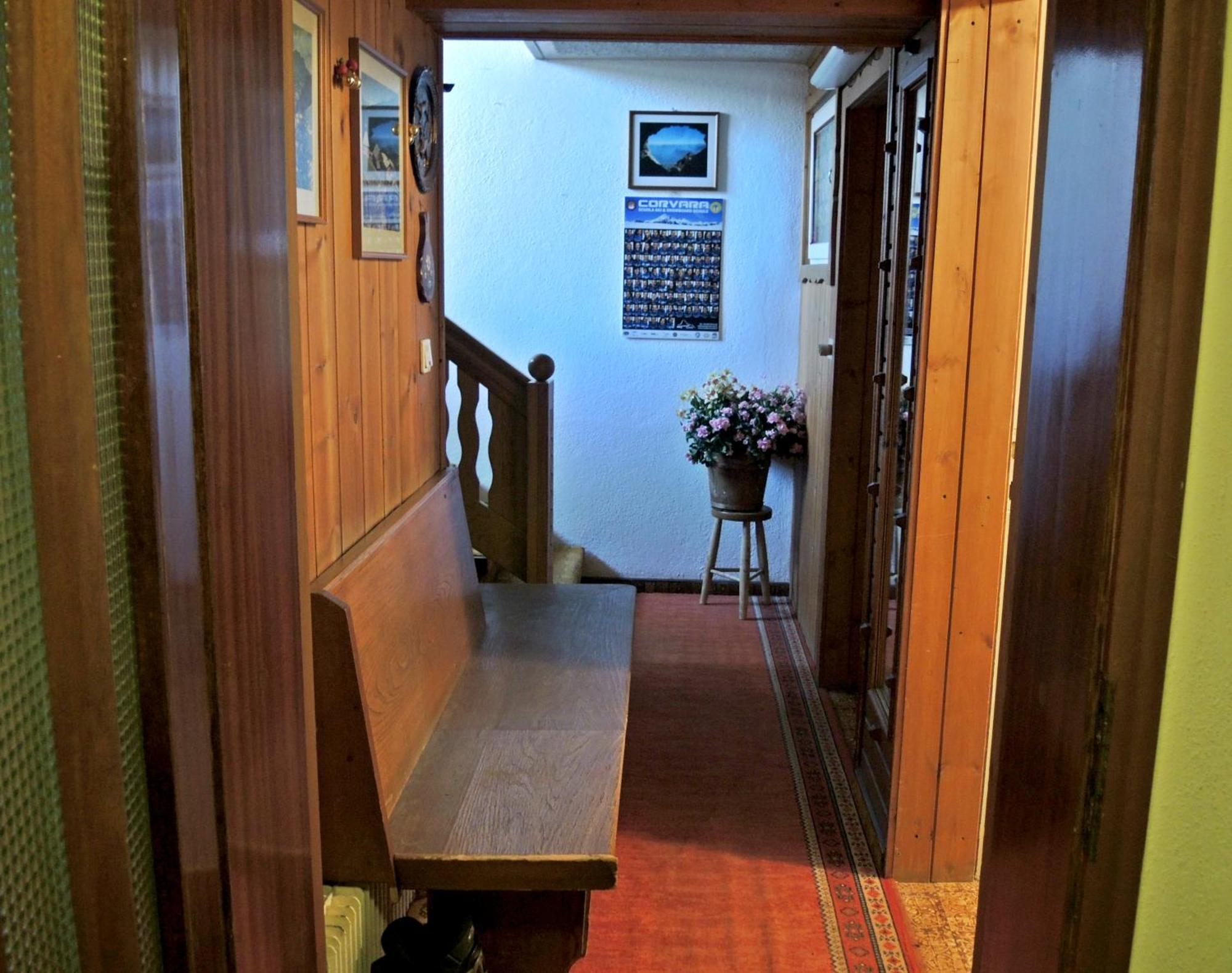 Garni Gabrieli Bed & Breakfast Корвара ин Бадия Стая снимка